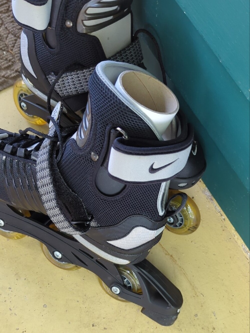 Nike Sz 11 Black and Gray Men's Inline Skates - Picture 3 of 5